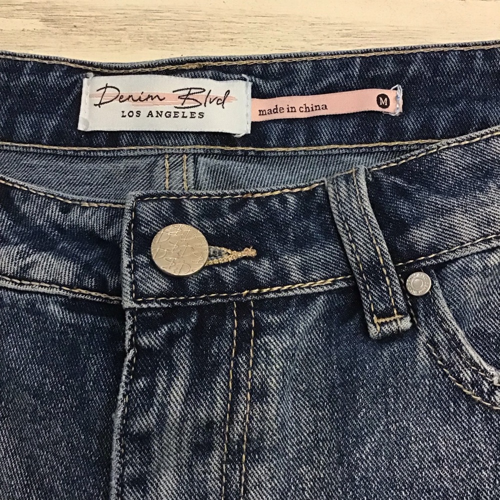 Denim Blvd Med Distressed Denim Jeans Shorts Women’s High Rise Cutoffs DBD0476 - Picture 7 of 9